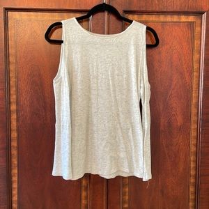 Loft cold shoulder tee with flared sleeves. Size : Small. Color:Heather Gray